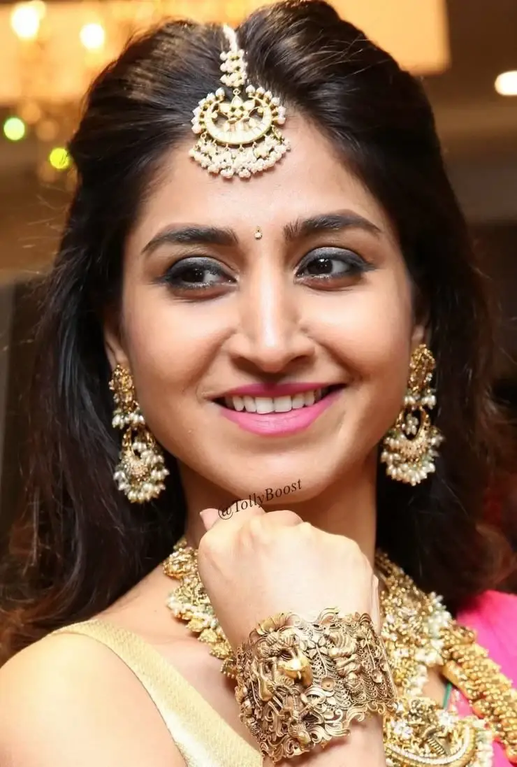 Indian TV Girl Varshini Sounderajan Beautiful Jewelry Face Closeup